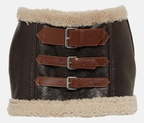 Minirock aus Leder mit Shearling