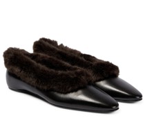 Toteme Ballerinas aus Leder mit Faux Fur