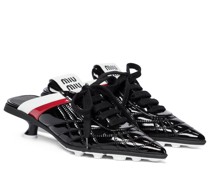 Mules aus Lackleder