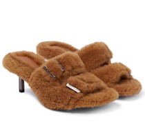 Amina Muaddi Sandalen Millie aus Shearling