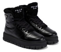 Prada Schnuerstiefel aus Leder mit Shearling