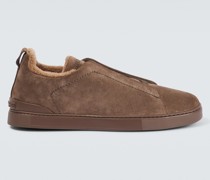 Sneakers Triple Stitch aus Veloursleder mit Shearling