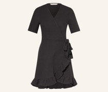 Wicklkleid aus Musselin mit Rüschen