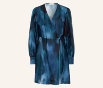 Wickelkleid aus Satin