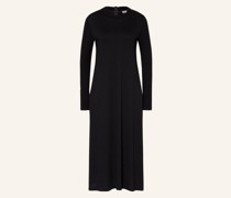 Kleid im Materialmix