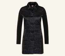 Daunenjacke im Materialmix