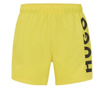 Badeshorts mit großem Label-Print am Bein