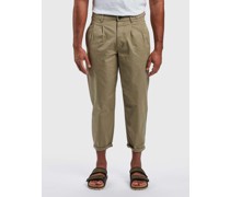 Chino mit Stretchanteil und Bundfalte, Relaxed Tapered Fit