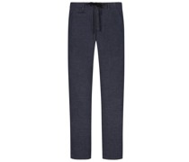 Leichte Casual-Chino mit angedeuteten Nadelstreifen