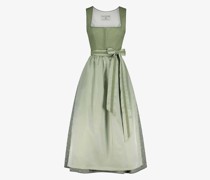 Gaby Dirndl lang mit Schürze