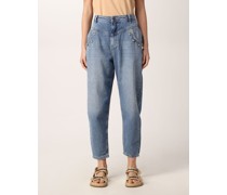 Jeans aus gewaschenem Denim mit Applikationen