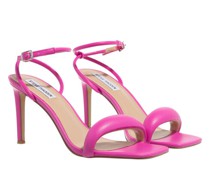 Pumps & High Heels Entice