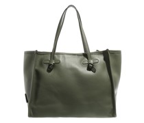 Shopper Marcella