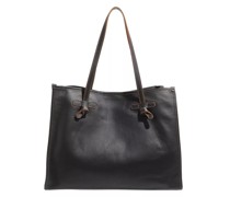 Shopper Marcella