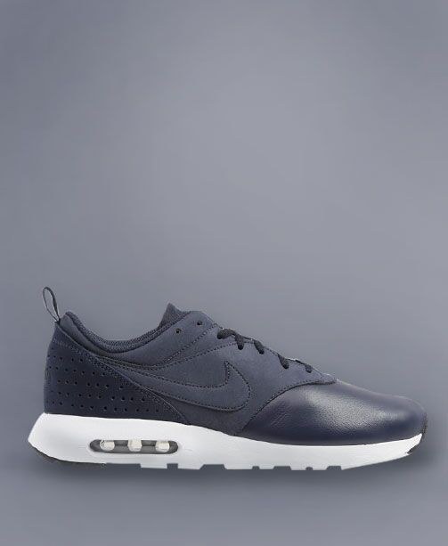 Schwarzer Air Max Tavas Sneaker mit weißer Sohle