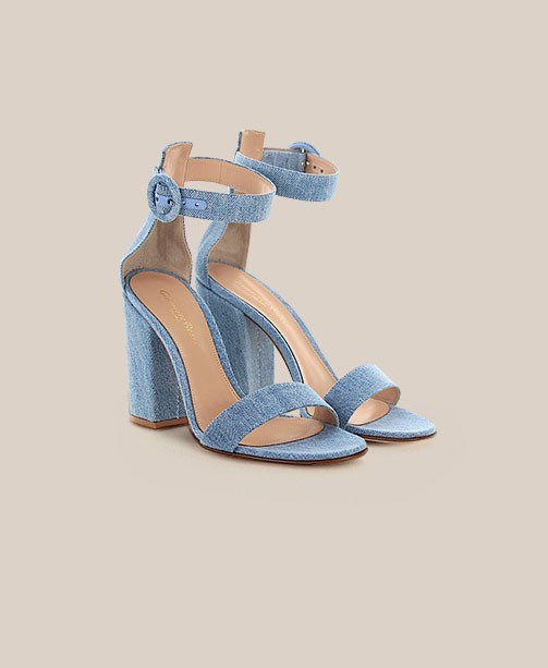 Hellblaue Sandalen Gianvito Rossi