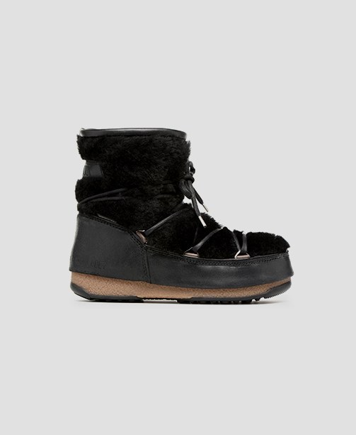 schwarzer Moonboot