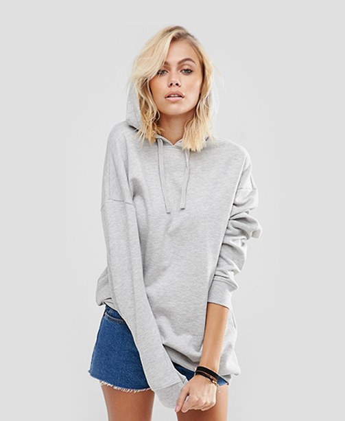 Frau in Hoodie